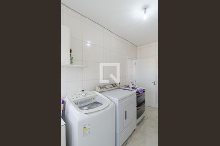 Casa à venda com 727m², 4 quartos e 14 vagas Casa à venda com 727m², 4 quartos e 14 vagasÁrea de serviço