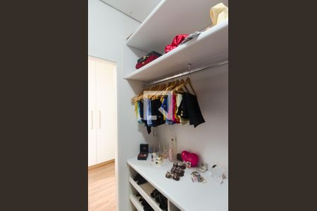 Casa à venda com 727m², 4 quartos e 14 vagas Casa à venda com 727m², 4 quartos e 14 vagasCloset