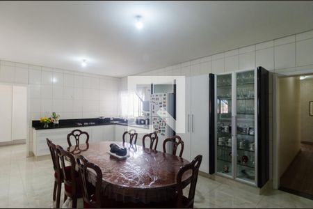 Casa à venda com 727m², 4 quartos e 14 vagas Casa à venda com 727m², 4 quartos e 14 vagasCozinha