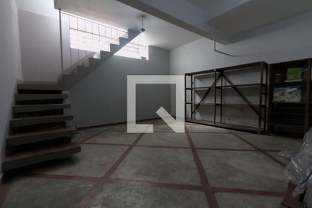 Casa à venda com 178m², 3 quartos e 2 vagasPorão