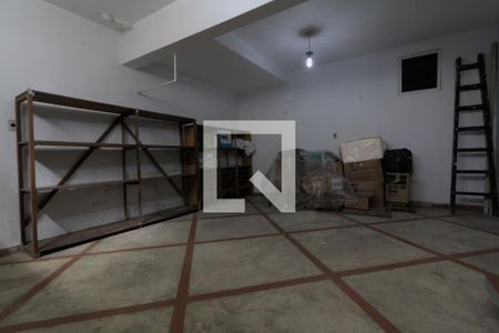 Casa à venda com 178m², 3 quartos e 2 vagasPorão