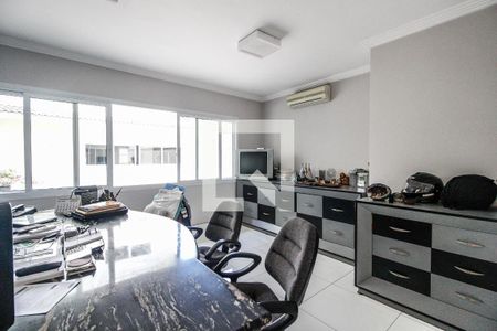 Casa à venda com 640m², 4 quartos e 7 vagasEscritório