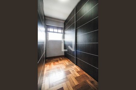 Casa à venda com 640m², 4 quartos e 7 vagasCloset