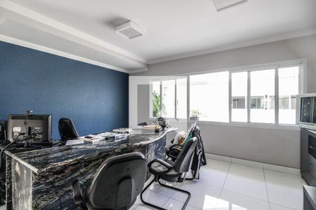 Casa à venda com 640m², 4 quartos e 7 vagasEscritório