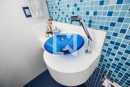 Casa à venda com 640m², 4 quartos e 7 vagasBanheiro de serviço 2