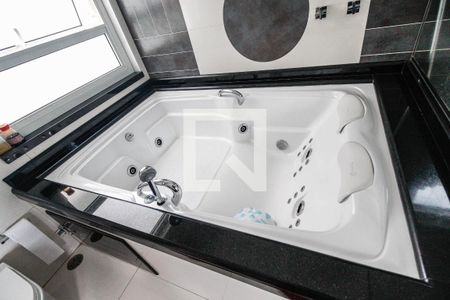 Casa à venda com 640m², 4 quartos e 7 vagasBanheira