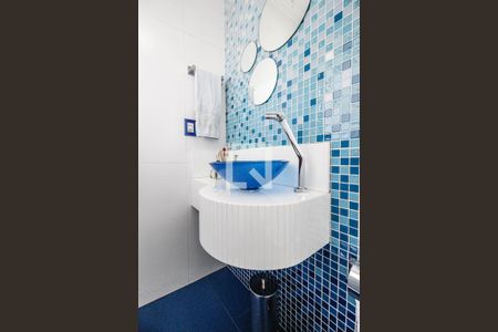 Casa à venda com 640m², 4 quartos e 7 vagasBanheiro de serviço 2