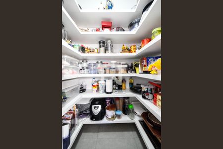 Casa à venda com 640m², 4 quartos e 7 vagasDespensa