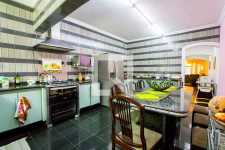 Casa à venda com 170m², 3 quartos e sem vaga Casa à venda com 170m², 3 quartos e sem vagaCozinha