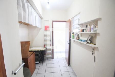 Casa à venda com 290m², 3 quartos e 5 vagasQuarto de Serviço