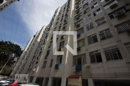 Apartamento para alugar com 69m², 2 quartos e 1 vagaFachada