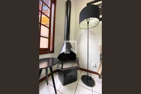 Casa à venda com 230m², 5 quartos e 4 vagasLareira