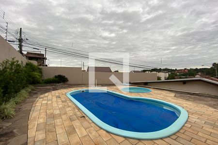 Casa à venda com 230m², 5 quartos e 4 vagasPiscina