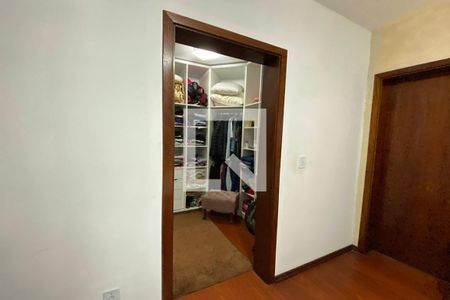 Casa à venda com 230m², 5 quartos e 4 vagasCloset do Quarto 1 - Suíte