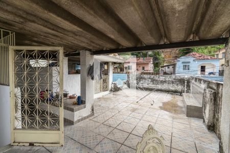 Apartamento à venda com 120m², 2 quartos e 2 vagas Apartamento à venda com 120m², 2 quartos e 2 vagasTerraço