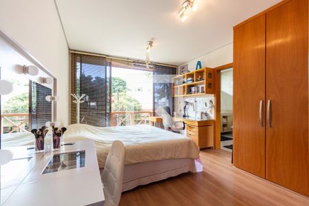 Casa à venda com 775m², 4 quartos e 6 vagasSuíte 2