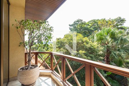 Casa à venda com 775m², 4 quartos e 6 vagasVaranda da Suíte 2