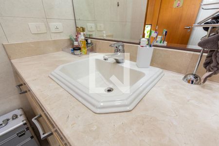 Casa à venda com 775m², 4 quartos e 6 vagasBanheiro da Suíte 2