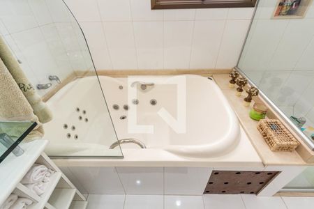 Casa à venda com 775m², 4 quartos e 6 vagasBanheiro da Suíte 3