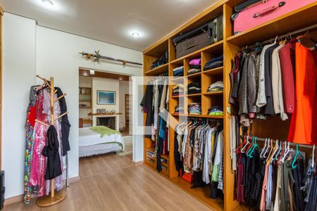 Casa à venda com 775m², 4 quartos e 6 vagasCloset da suíte 3