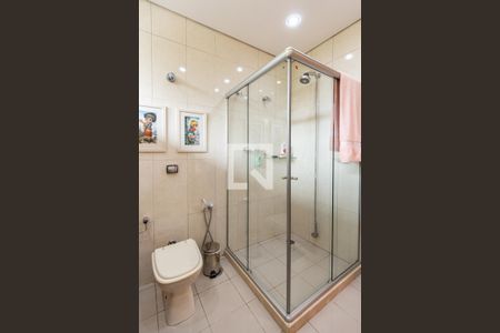 Casa à venda com 775m², 4 quartos e 6 vagasBanheiro da Suíte 2