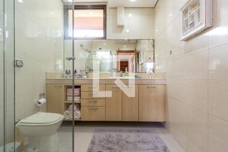 Casa à venda com 775m², 4 quartos e 6 vagasBanheiro da Suíte 1