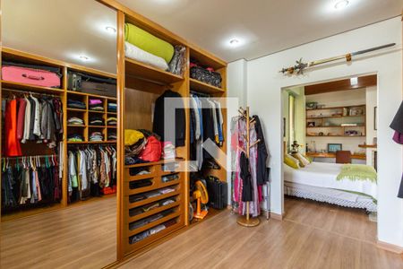 Casa à venda com 775m², 4 quartos e 6 vagasCloset da suíte 3