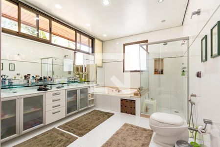 Casa à venda com 775m², 4 quartos e 6 vagasBanheiro da Suíte 3