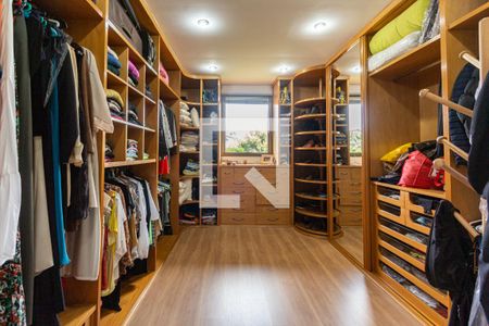 Casa à venda com 775m², 4 quartos e 6 vagasCloset da suíte 3