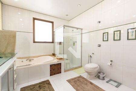 Casa à venda com 775m², 4 quartos e 6 vagasBanheiro da Suíte 3