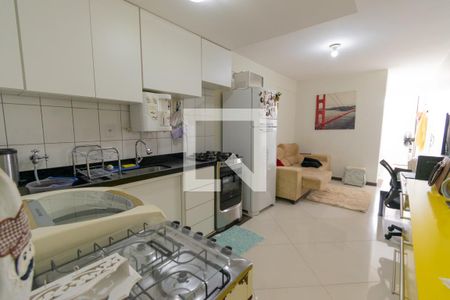 Cozinha de apartamento à venda com 1 quarto, 36m² em Riacho Fundo I, Brasília