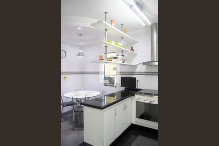 Casa à venda com 365m², 4 quartos e 4 vagascozinha