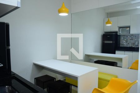 Cozinha de kitnet/studio para alugar com 1 quarto, 27m² em Granja Viana, Cotia
