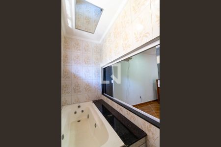 Apartamento para alugar com 90m², 2 quartos e sem vagaBanheiro da Suíte