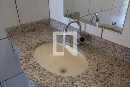 Banheiro social de apartamento para alugar com 2 quartos, 58m² em Jardim Botânico, Ribeirão Preto