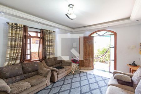 Casa à venda com 180m², 3 quartos e 4 vagas Casa à venda com 180m², 3 quartos e 4 vagasSala