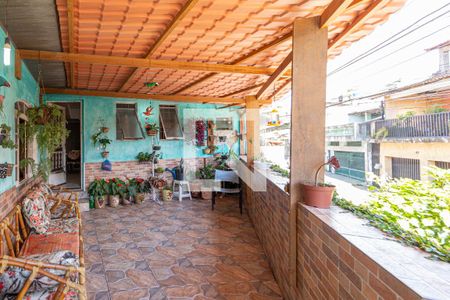 Casa à venda com 180m², 3 quartos e 4 vagas Casa à venda com 180m², 3 quartos e 4 vagasQuintal