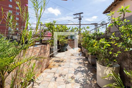 Casa à venda com 180m², 3 quartos e 4 vagas Casa à venda com 180m², 3 quartos e 4 vagasQuintal