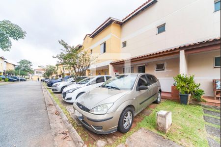 Casa de condomínio à venda com 72m², 2 quartos e 2 vagas Casa de condomínio à venda com 72m², 2 quartos e 2 vagasGaragem e Fachada
