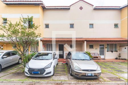 Casa de condomínio à venda com 72m², 2 quartos e 2 vagas Casa de condomínio à venda com 72m², 2 quartos e 2 vagasGaragem e Fachada