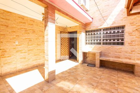 Casa à venda com 234m², 2 quartos e 2 vagas Casa à venda com 234m², 2 quartos e 2 vagasQuintal e Área de Serviço