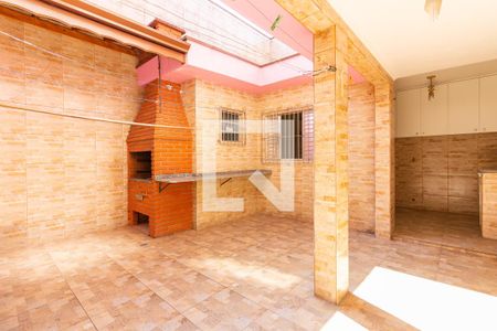 Casa à venda com 234m², 2 quartos e 2 vagas Casa à venda com 234m², 2 quartos e 2 vagasQuintal e Área de Serviço