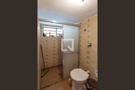 Casa à venda com 215m², 4 quartos e 3 vagasCasa dos Fundos - Banheiro