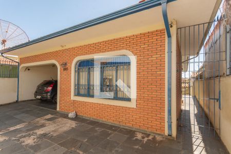 Casa à venda com 215m², 4 quartos e 3 vagasFachada e Garagem