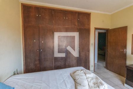 Casa à venda com 215m², 4 quartos e 3 vagasSuíte