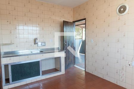 Casa à venda com 120m², 3 quartos e sem vaga Casa à venda com 120m², 3 quartos e sem vagaCozinha