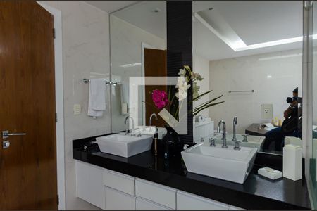 Apartamento à venda com 321m², 4 quartos e 3 vagasBanheiro da Suite 4