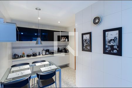 Apartamento à venda com 321m², 4 quartos e 3 vagasCozinha 