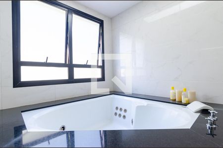 Apartamento à venda com 321m², 4 quartos e 3 vagasBanheiro da Suite 4