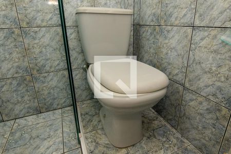 Banheiro da Suíte 1 de apartamento para alugar com 2 quartos, 65m² em Tombo, Guarujá